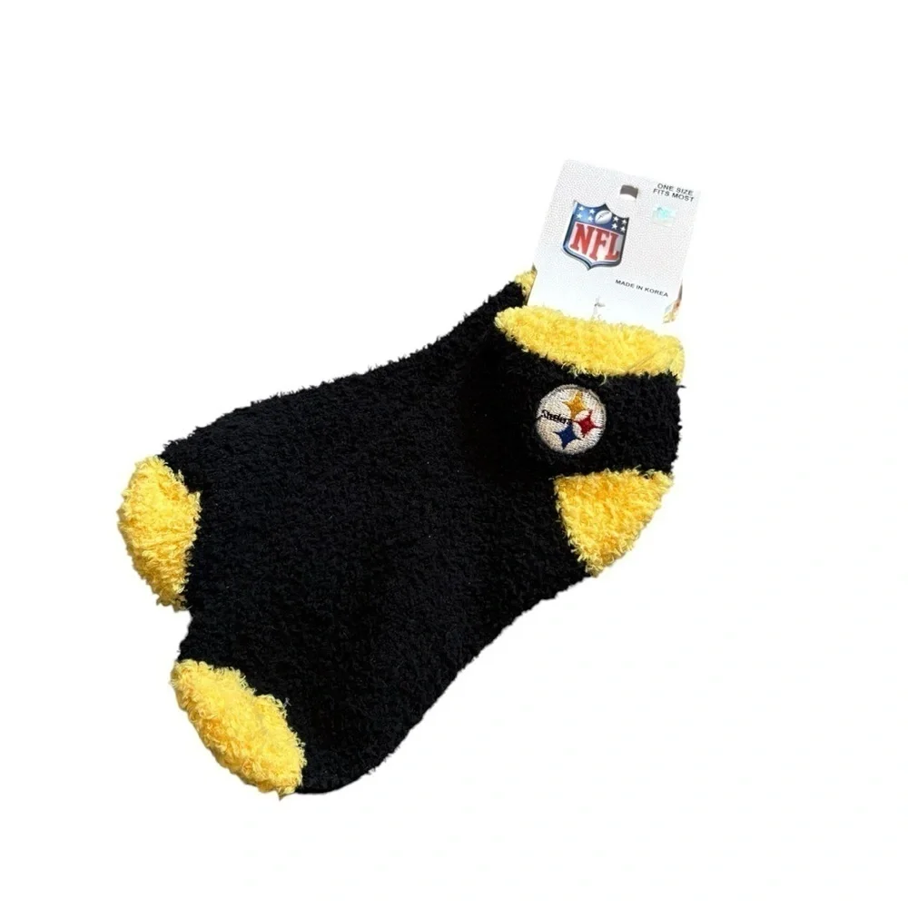 Pittsburgh Steelers NFL Black and Yellow Fuzzy Socks NEW Women’s
